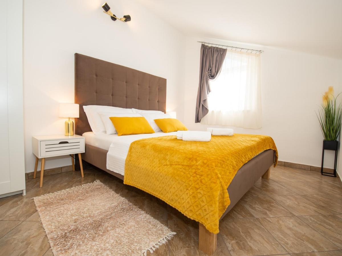 Holiday Home Near Trogir Kastel Stafilic Bagian luar foto