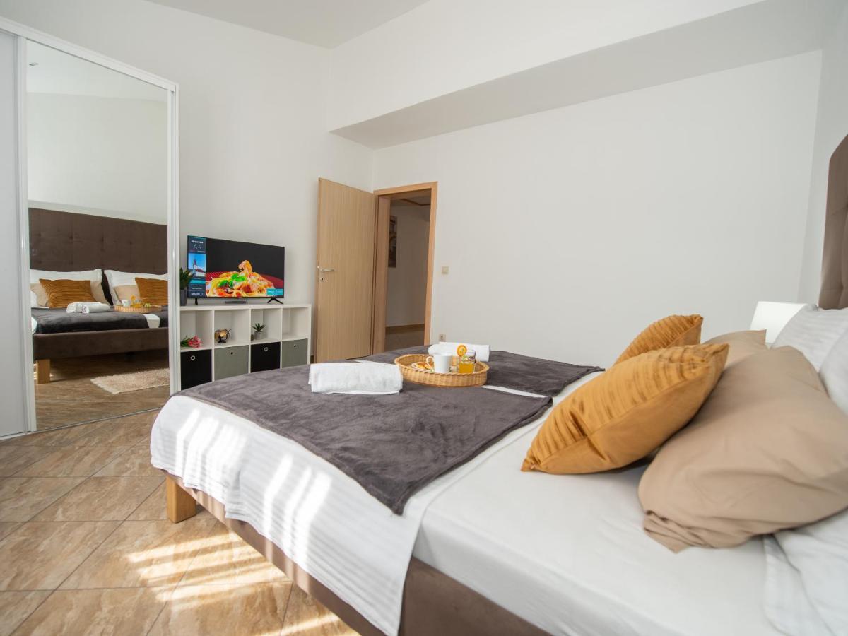 Holiday Home Near Trogir Kastel Stafilic Bagian luar foto