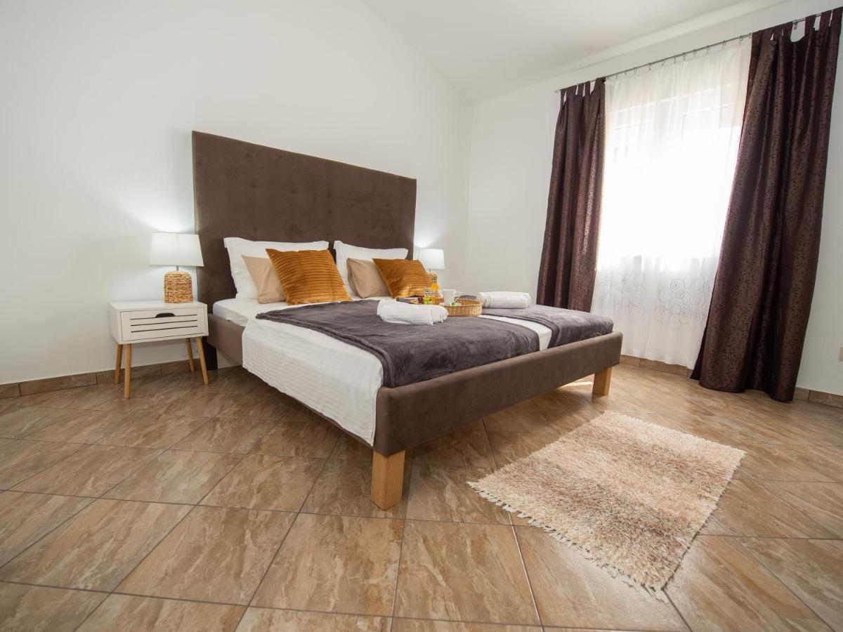 Holiday Home Near Trogir Kastel Stafilic Bagian luar foto