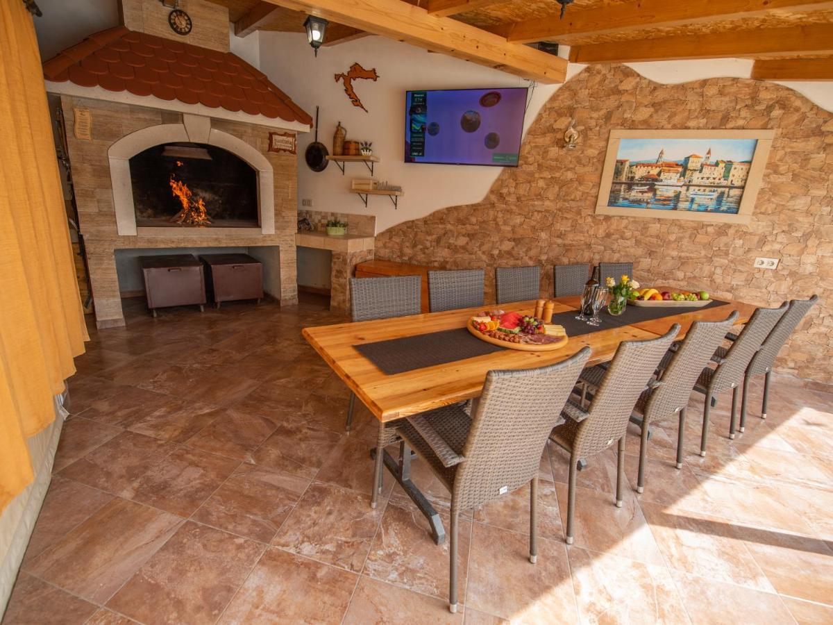 Holiday Home Near Trogir Kastel Stafilic Bagian luar foto