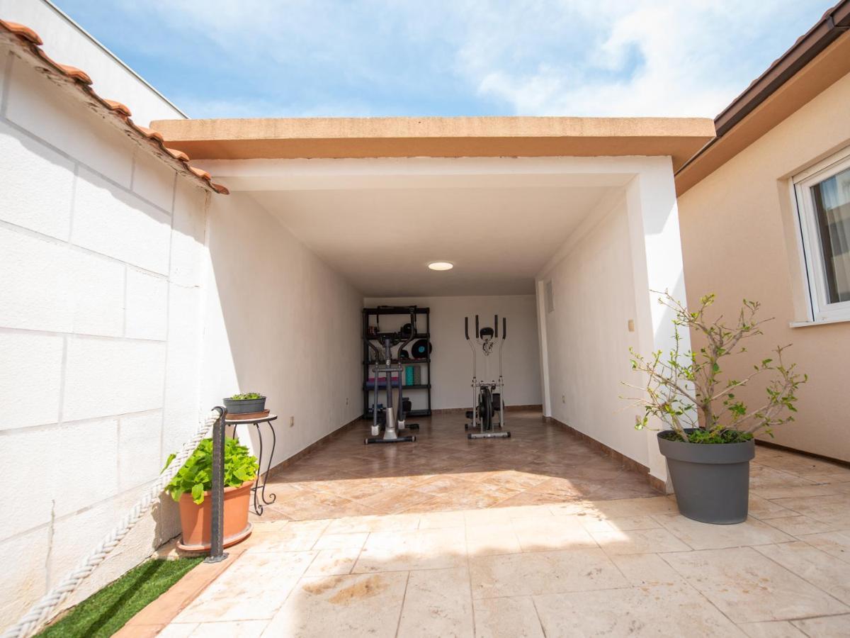Holiday Home Near Trogir Kastel Stafilic Bagian luar foto