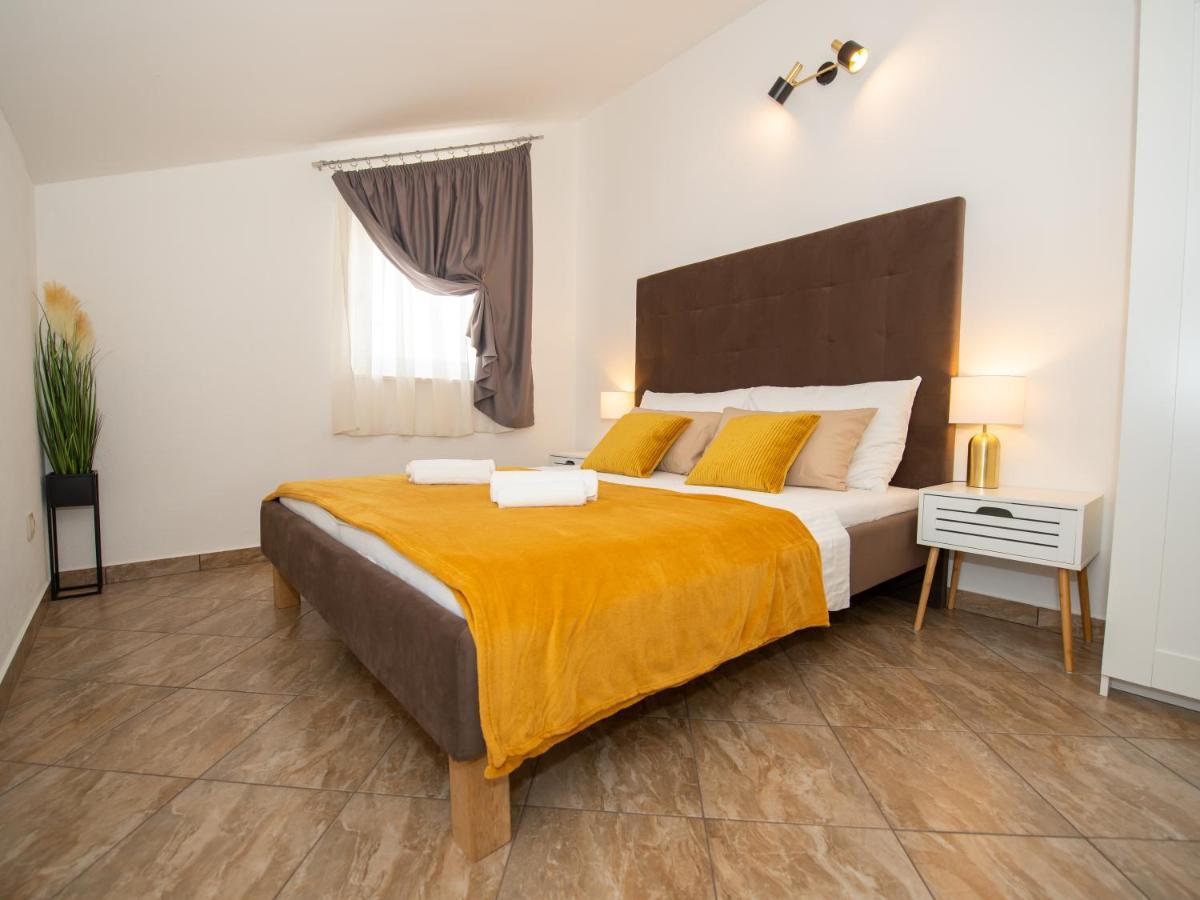 Holiday Home Near Trogir Kastel Stafilic Bagian luar foto