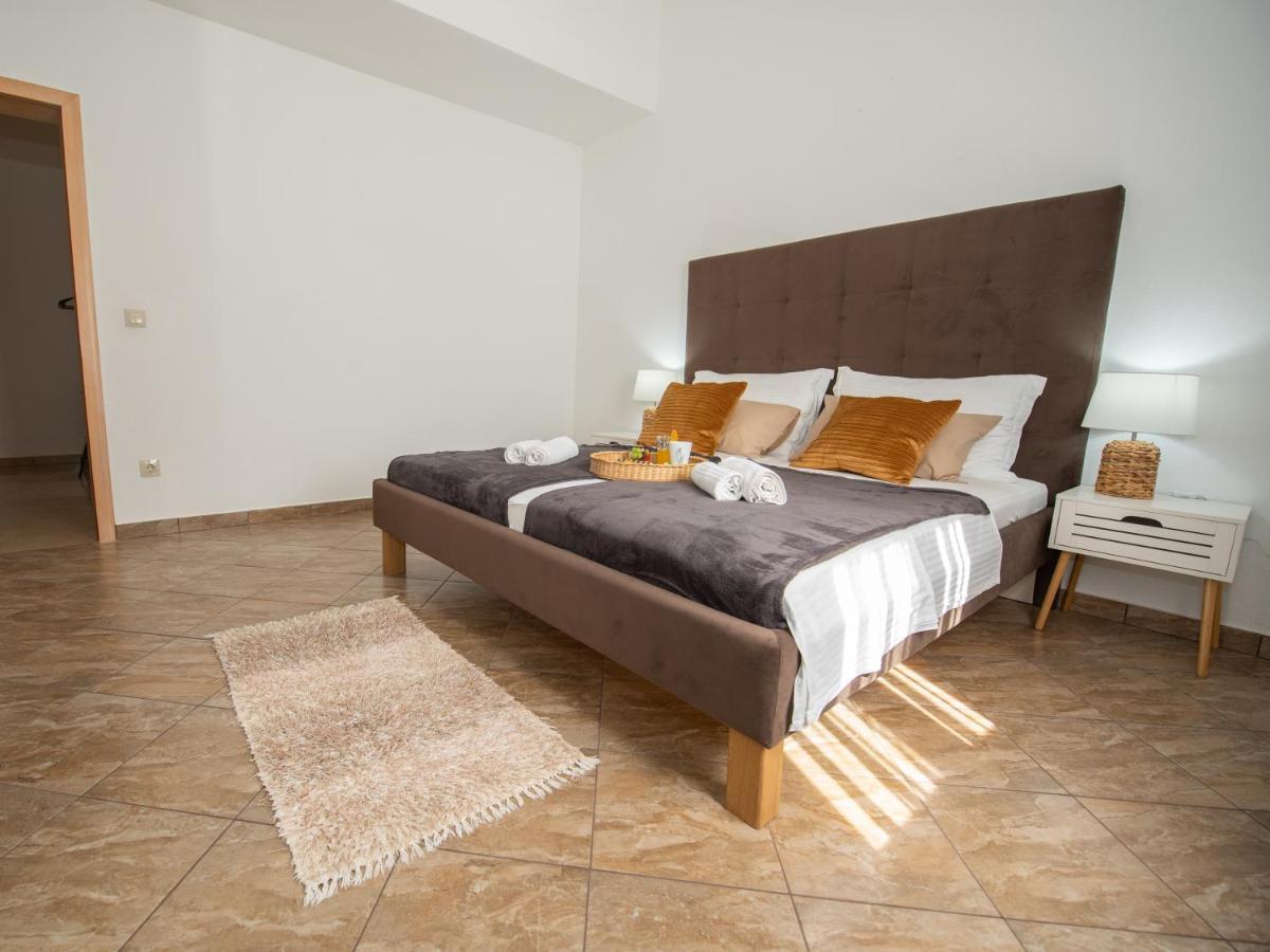 Holiday Home Near Trogir Kastel Stafilic Bagian luar foto