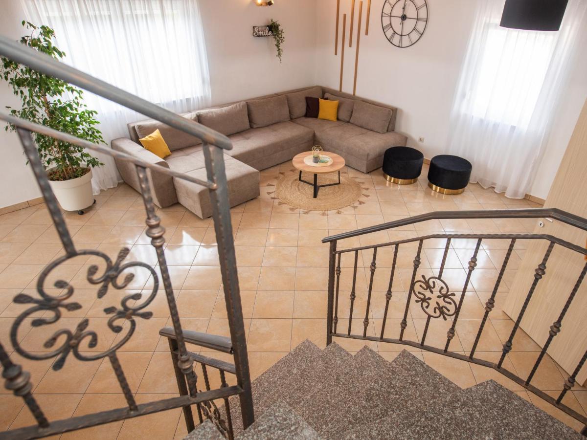 Holiday Home Near Trogir Kastel Stafilic Bagian luar foto