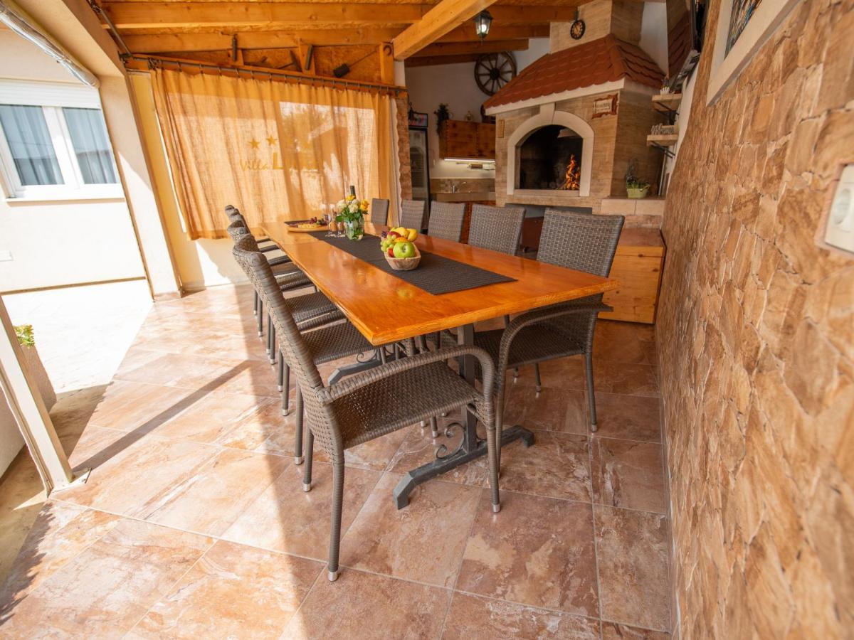 Holiday Home Near Trogir Kastel Stafilic Bagian luar foto