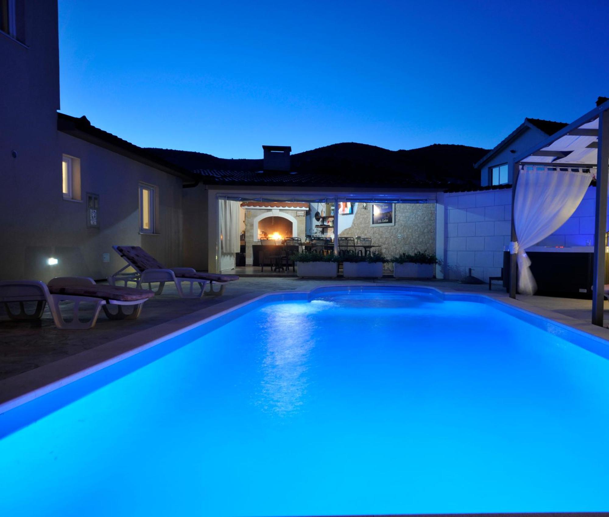 Holiday Home Near Trogir Kastel Stafilic Bagian luar foto