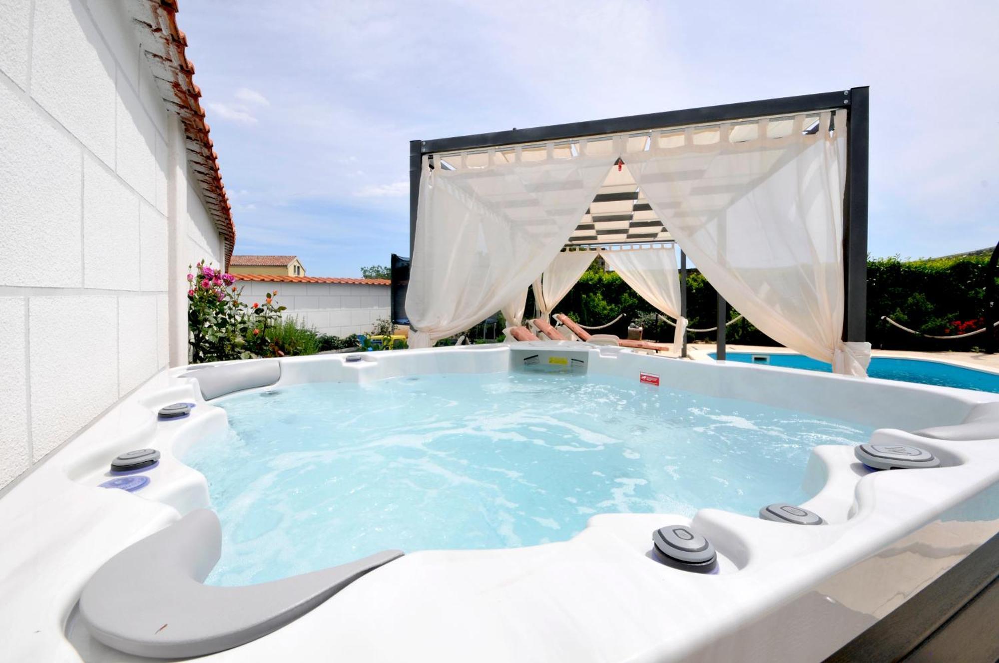 Holiday Home Near Trogir Kastel Stafilic Bagian luar foto