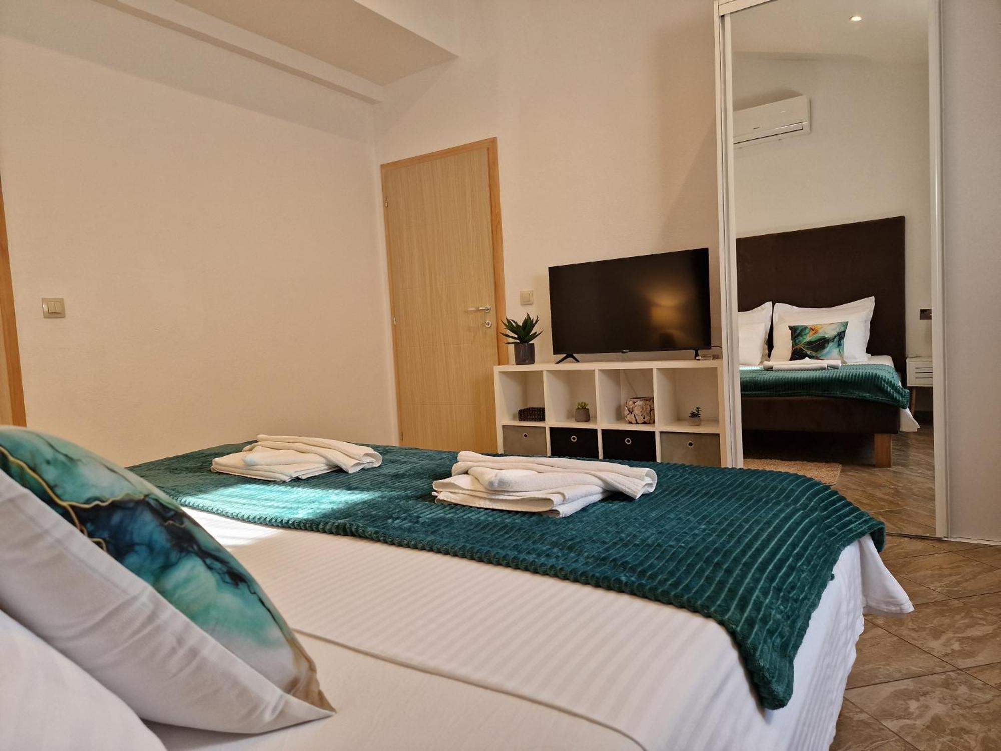 Holiday Home Near Trogir Kastel Stafilic Bagian luar foto