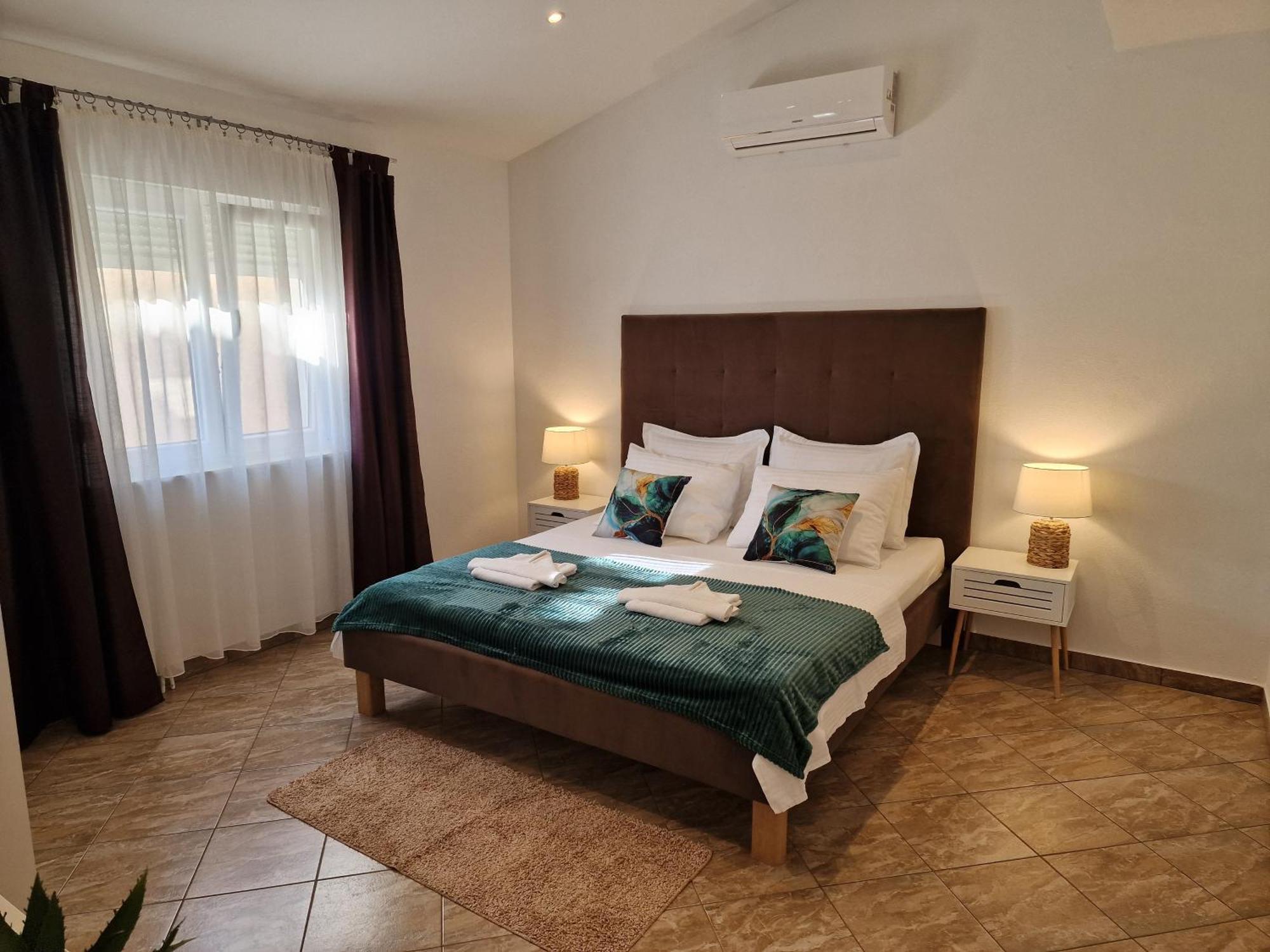 Holiday Home Near Trogir Kastel Stafilic Bagian luar foto