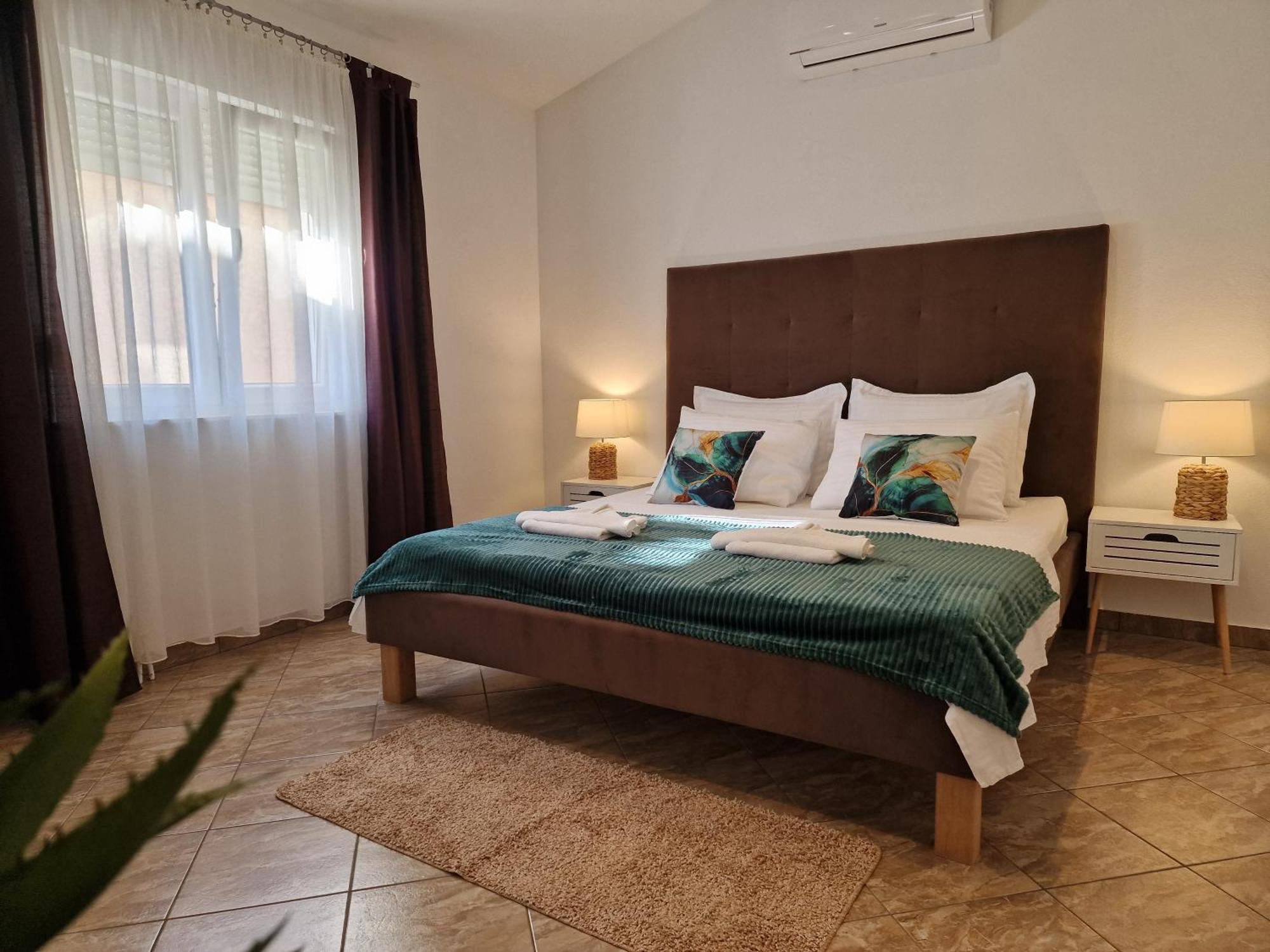 Holiday Home Near Trogir Kastel Stafilic Bagian luar foto